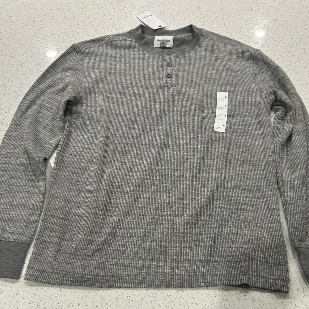 Goodfellow men’s Gray  long sleeve Henley Shirt size M NWT